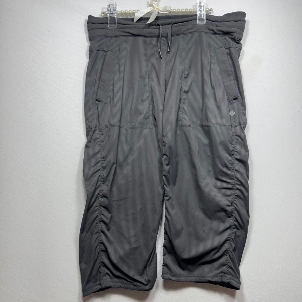 Women's Lululemon Studio Crop No Liner Gray Pinstripe Ruched Athletic, Size 6